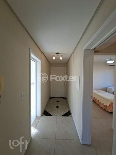 Image 9 - 894050