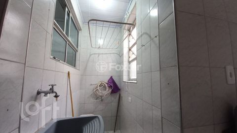Image 7 - 894100