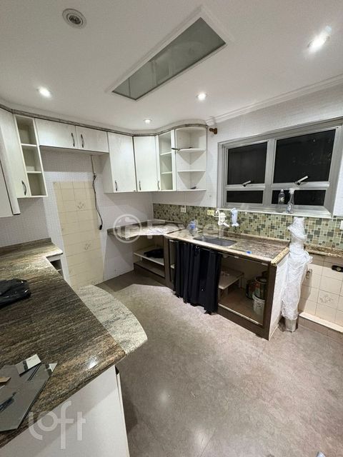 Image 11 - 894165