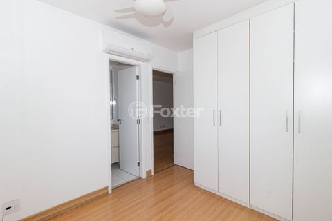 Image 7 - 894280