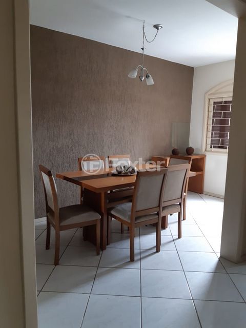 Image 1 - 894305
