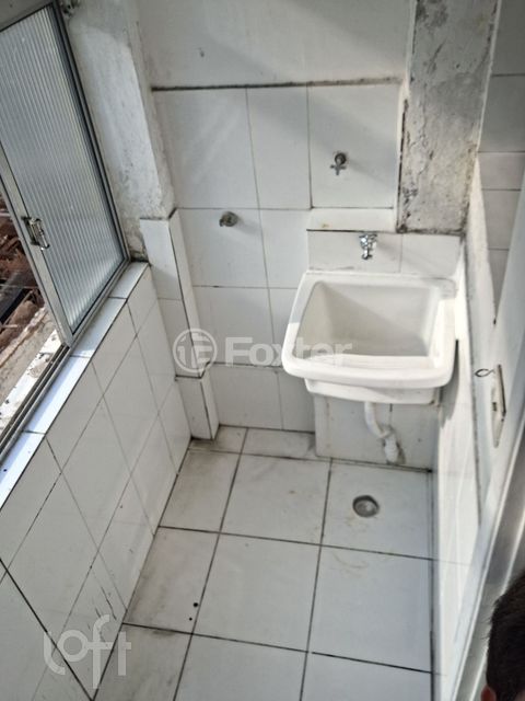 Image 4 - 894315
