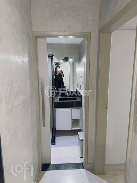 Image 8 - 894328