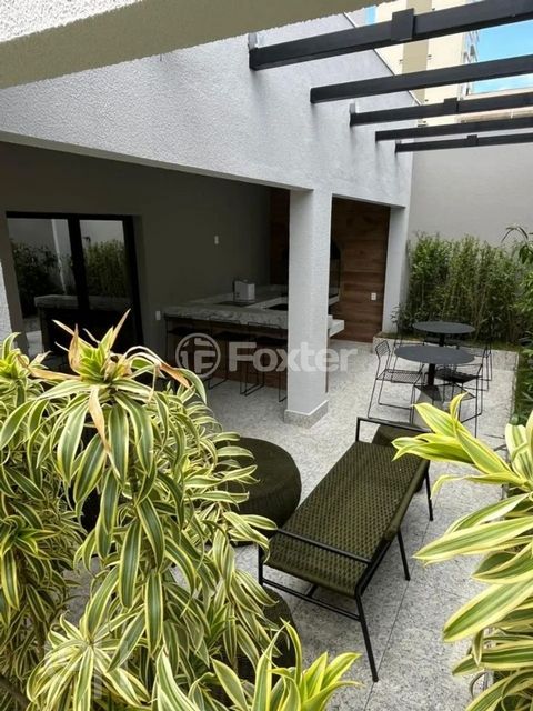 Image 7 - 894330