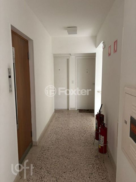 Image 6 - 894355