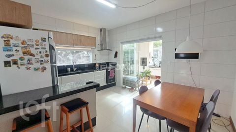 Image 8 - 894360