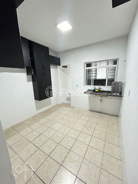 Image 4 - 894362