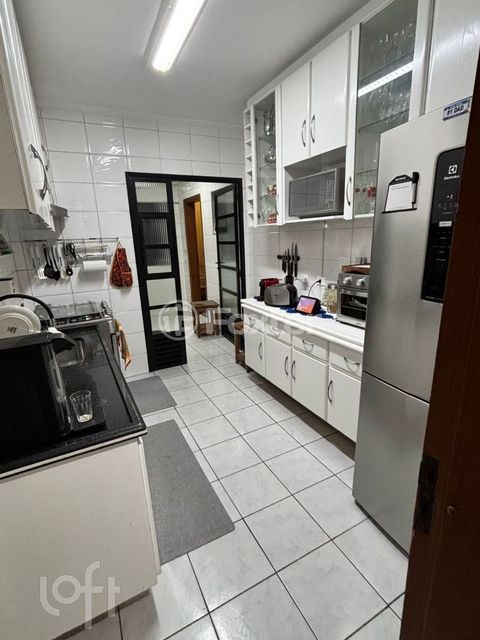 Image 2 - 894367