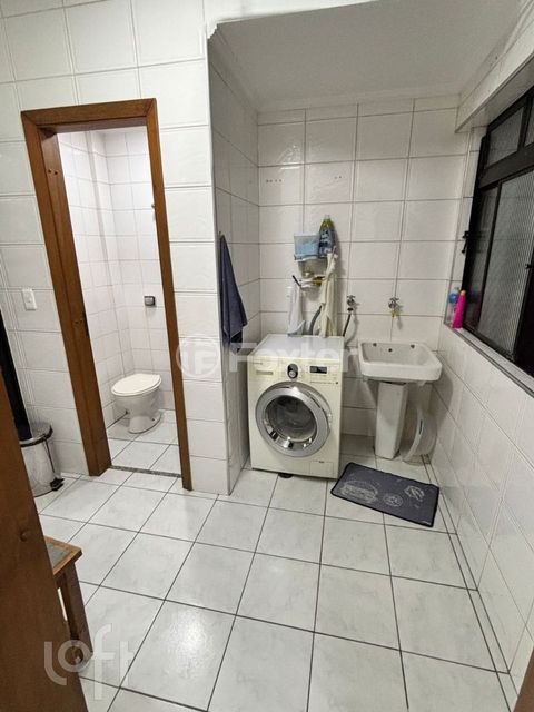 Image 3 - 894367