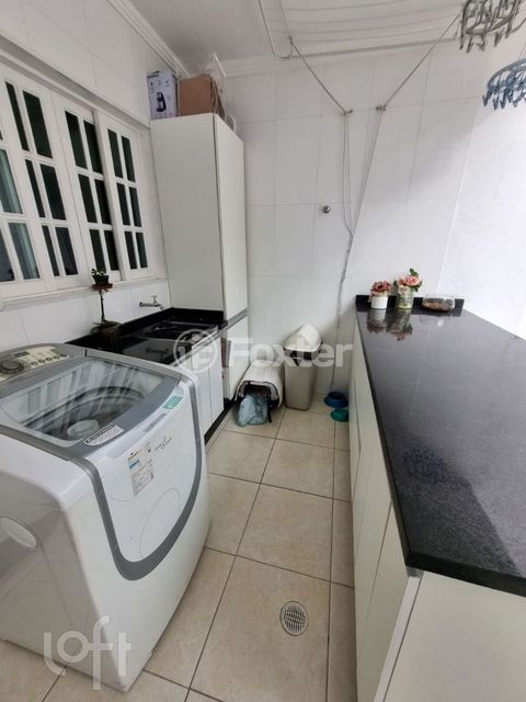 Image 9 - 894372