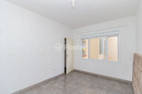 Image 7 - 894410