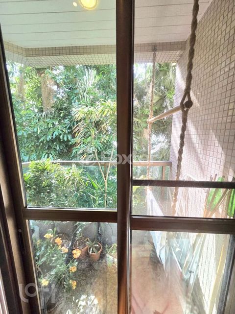 Image 10 - 894428