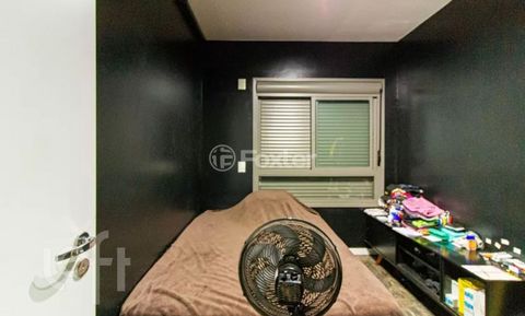 Image 8 - 894470