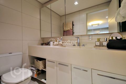 Image 9 - 894550