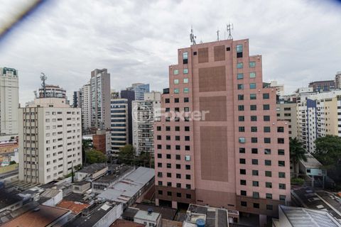 Image 4 - 894572
