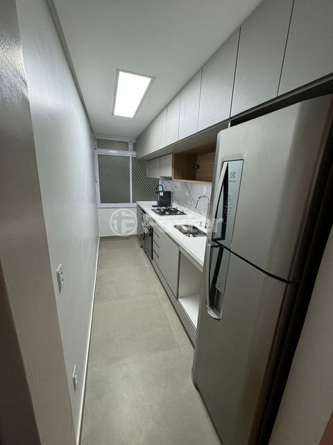 Image 4 - 894650