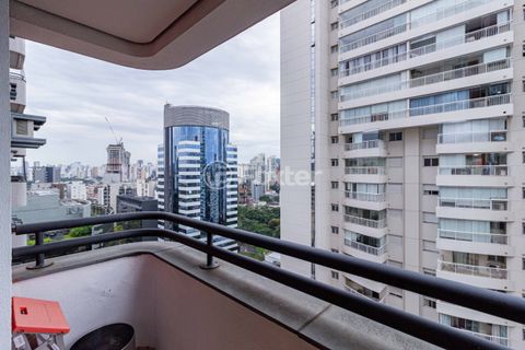 Image 5 - 894682