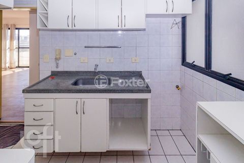 Image 7 - 894684