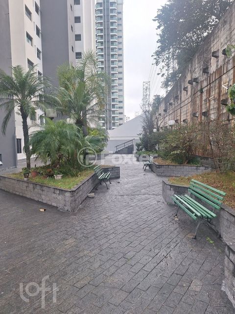 Image 17 - 894684