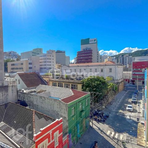 Image 3 - 894759
