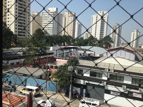 Image 8 - 894779