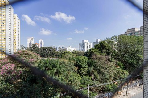 Image 8 - 894790