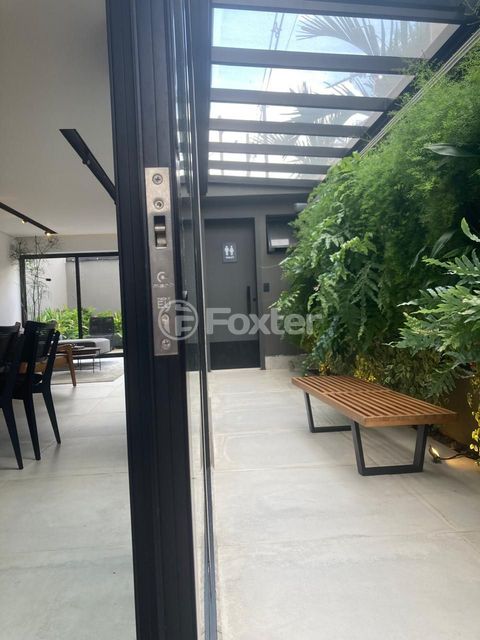 Image 7 - 894800