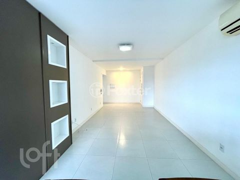 Image 7 - 894820