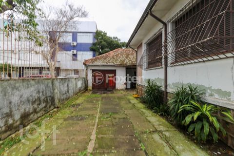 Image 1 - 894917