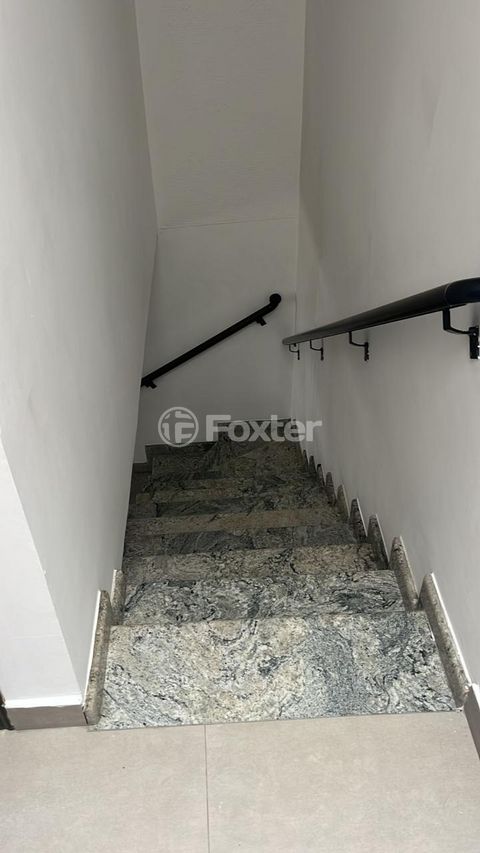 Image 6 - 894973