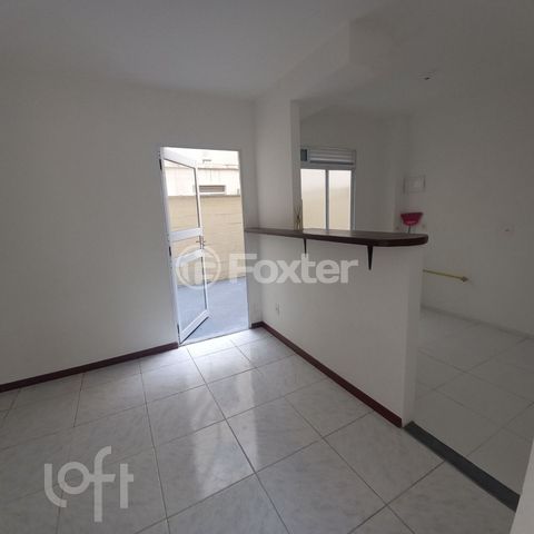 Image 7 - 894987