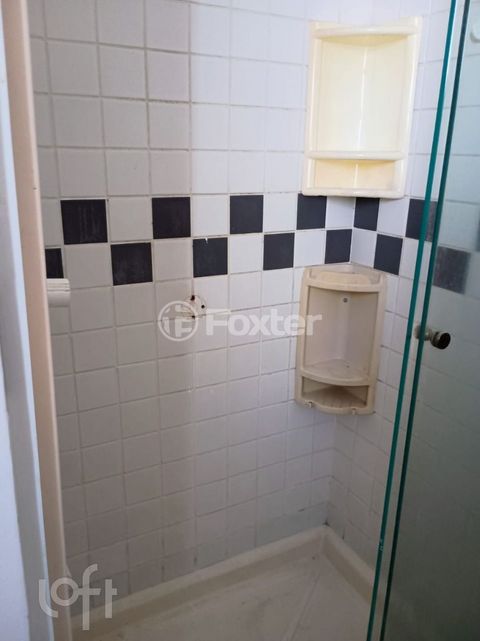 Image 7 - 895000