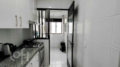 Image 19 - 895004
