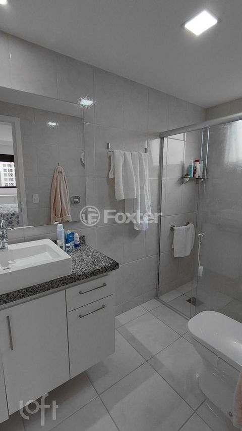 Image 8 - 895004