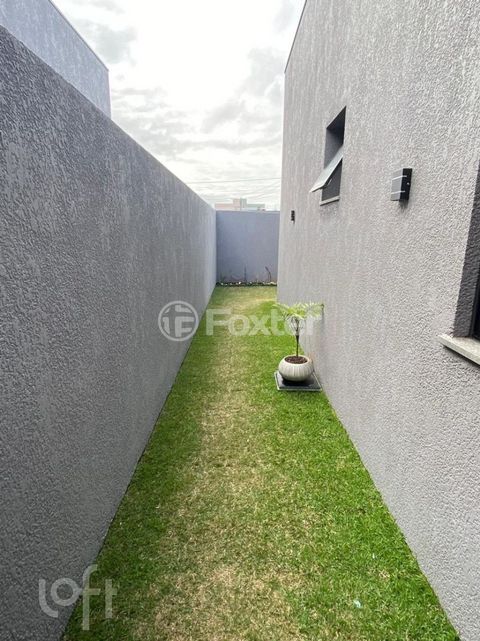 Image 4 - 895005