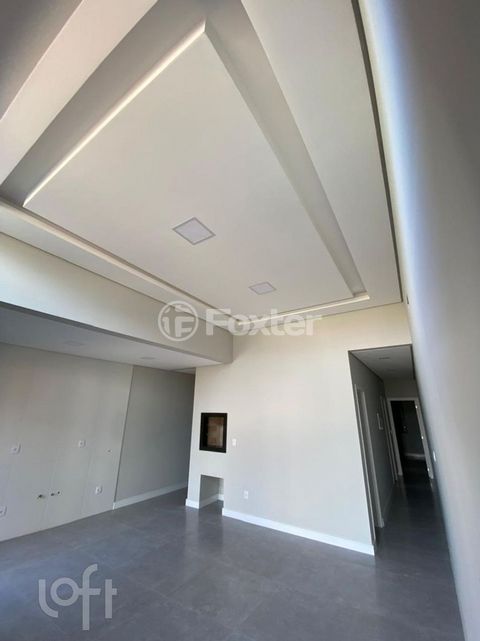 Image 3 - 895007