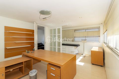 Image 7 - 895012