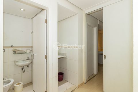 Image 11 - 895012