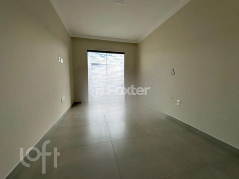 Image 18 - 895015