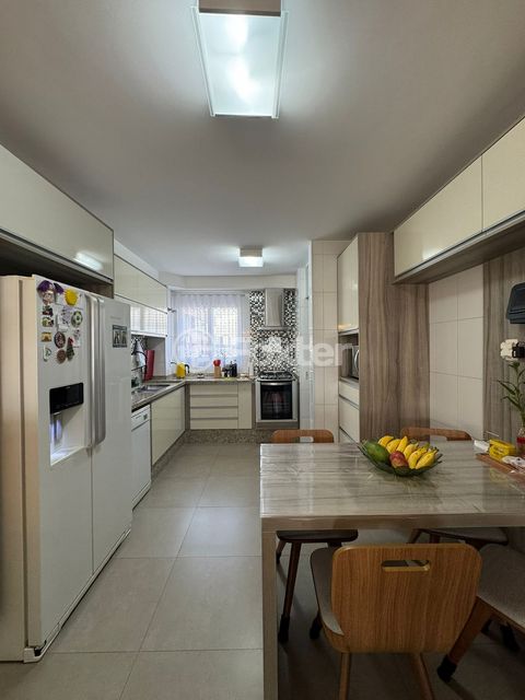 Image 7 - 895095