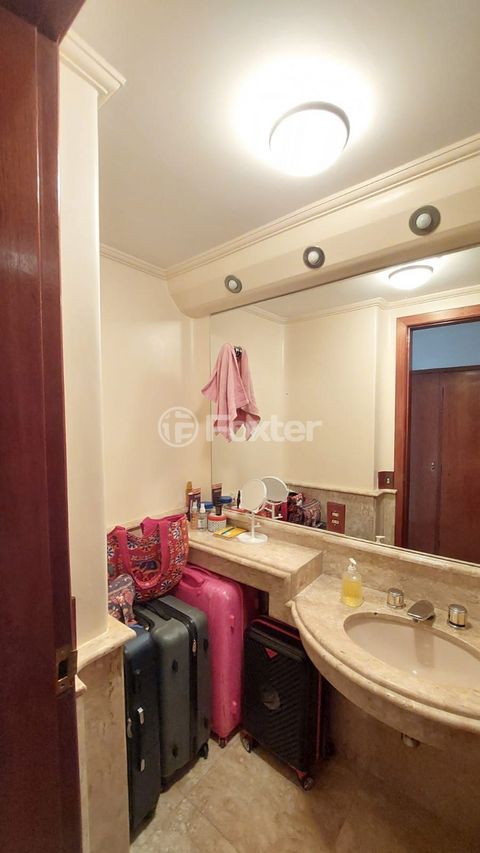 Image 8 - 895148