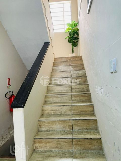 Image 8 - 895175