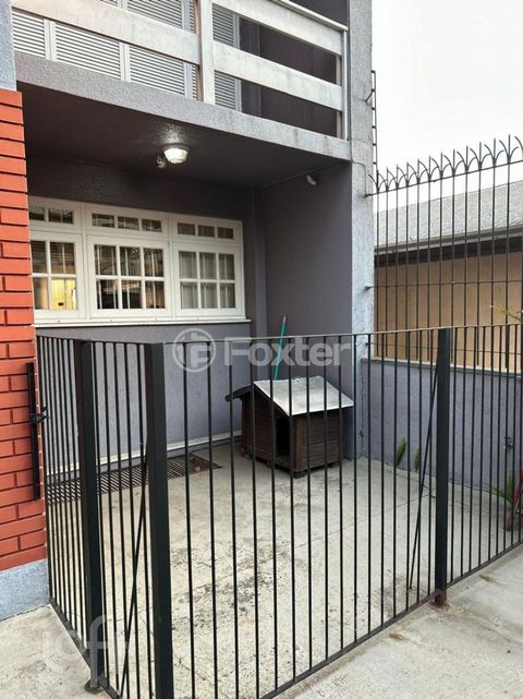 Image 19 - 895204