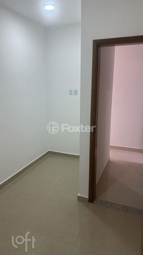 Image 6 - 895220