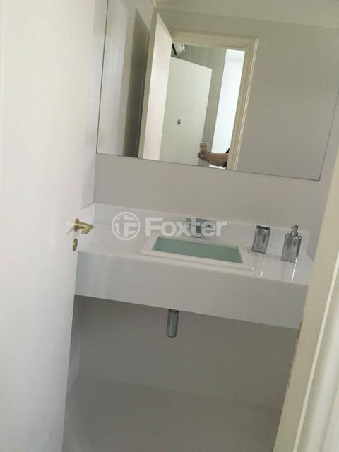 Image 9 - 895229