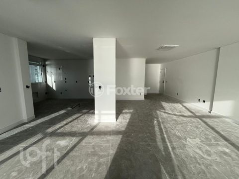 Image 3 - 895238