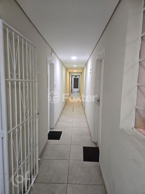 Image 8 - 895242
