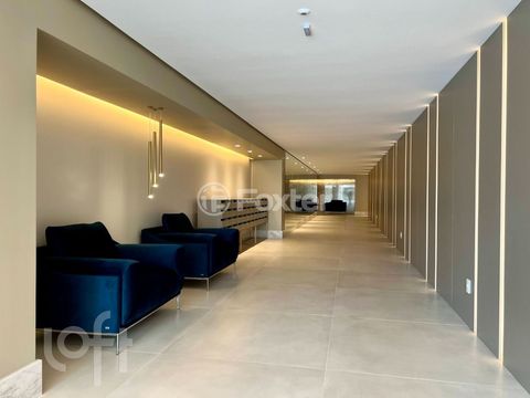 Image 7 - 895302