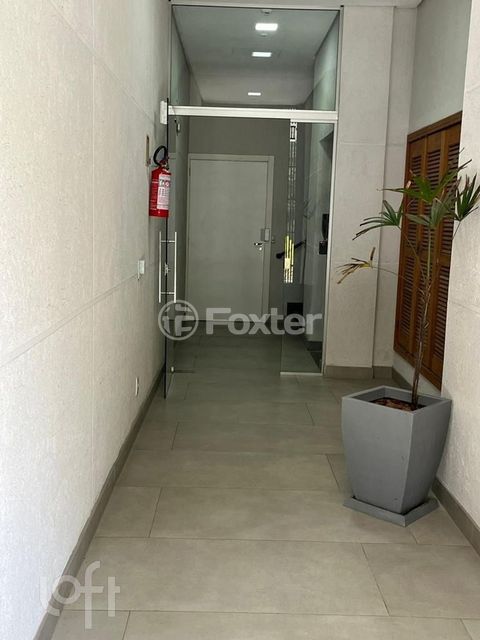 Image 4 - 895304