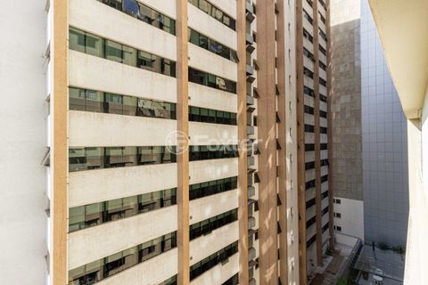Image 9 - 895358